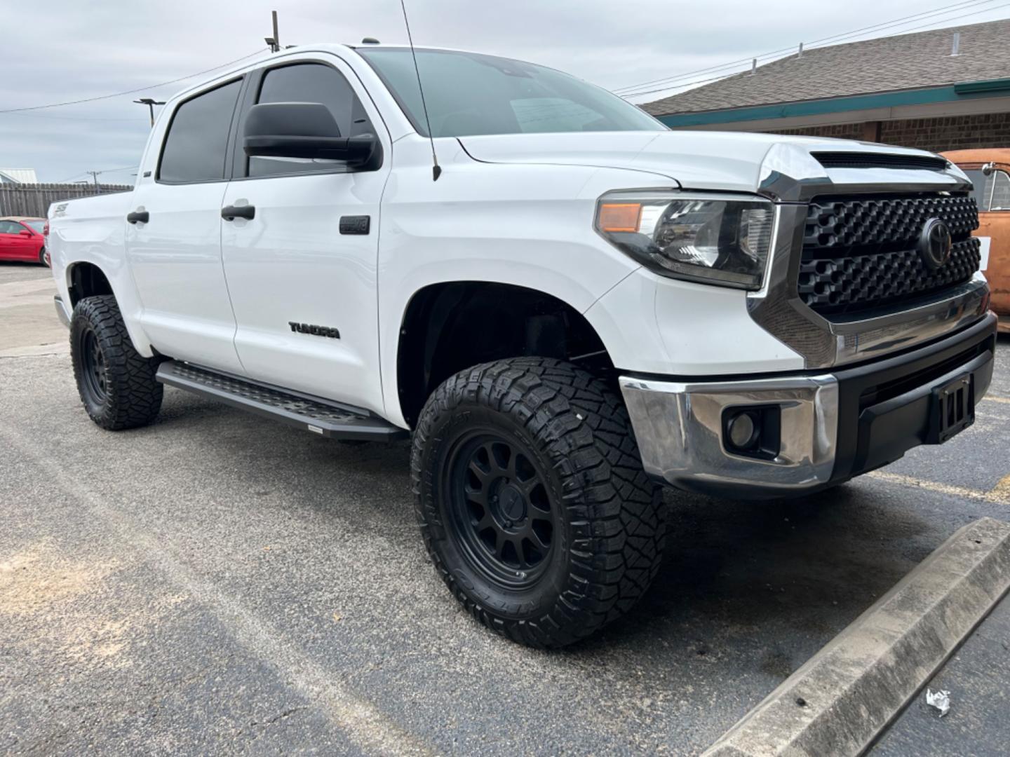 2018 White Toyota Tundra SR5 5.7L V8 CrewMax 4WD (5TFDY5F16JX) with an 5.7L V8 DOHC 32V engine, 6A transmission, located at 1687 Business 35 S, New Braunfels, TX, 78130, (830) 625-7159, 29.655487, -98.051491 - Photo#1